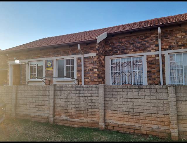 2 BEDROOM TOWNHOUSE FOR SALE IN THE ORCHARDS